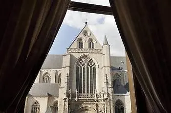 2 4* Anvers